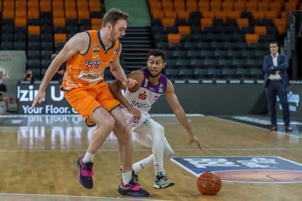 加紧凑的季 加紧凑的季