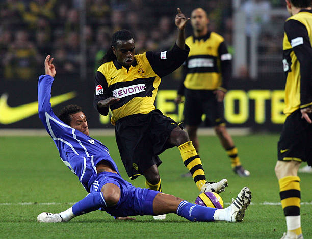 尽管他已随 尽管他已随